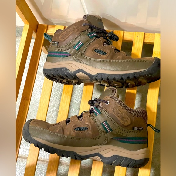 KEEN Targhee Mid Waterproof Hiking Boots - Picture 1 of 6